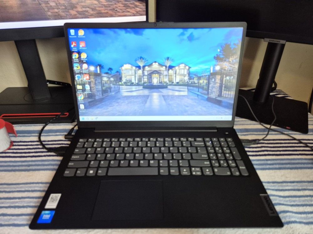 Lenovo Laptop 5 Mnths Old- Great 4 Students
