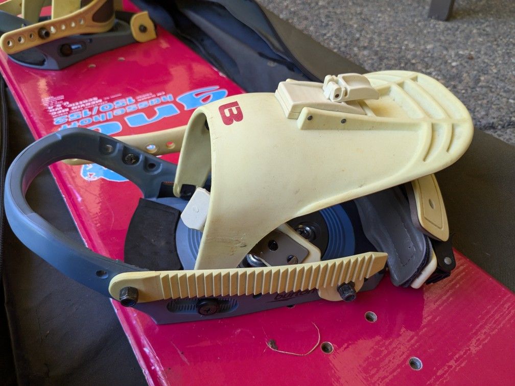 GNU Hasselhoff Snowboard 150/152cm for Sale in Lacey, WA - OfferUp