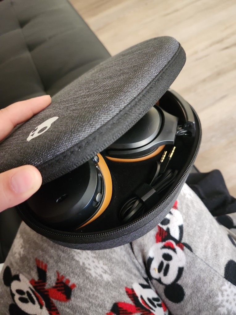 Skullcandy Headphone beats.