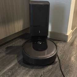 Roomba Self-Emptying Robot Vacuum w/ Clean Base + Extras
