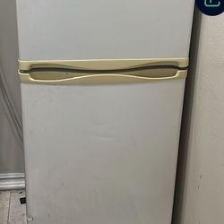 Magic Chef Refrigerator, mini