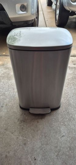 Trash can