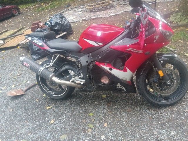 Motorcycle 2004 R6