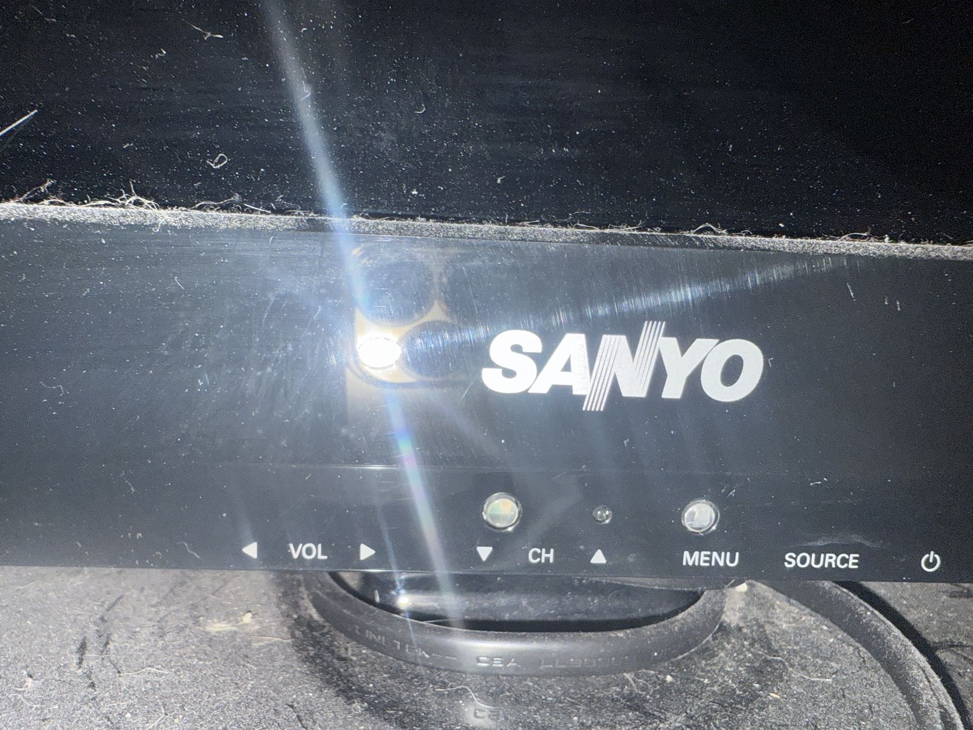 40 Inch Flat Screen Tv ( NOT a smart Tv).