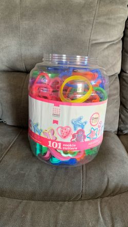 COOKIE CUTTERS GREAT FOR COOKIES OR CRAFTS ASSORTMENT OF SHAPES 99
