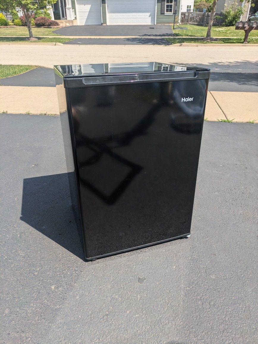 Mini fridge