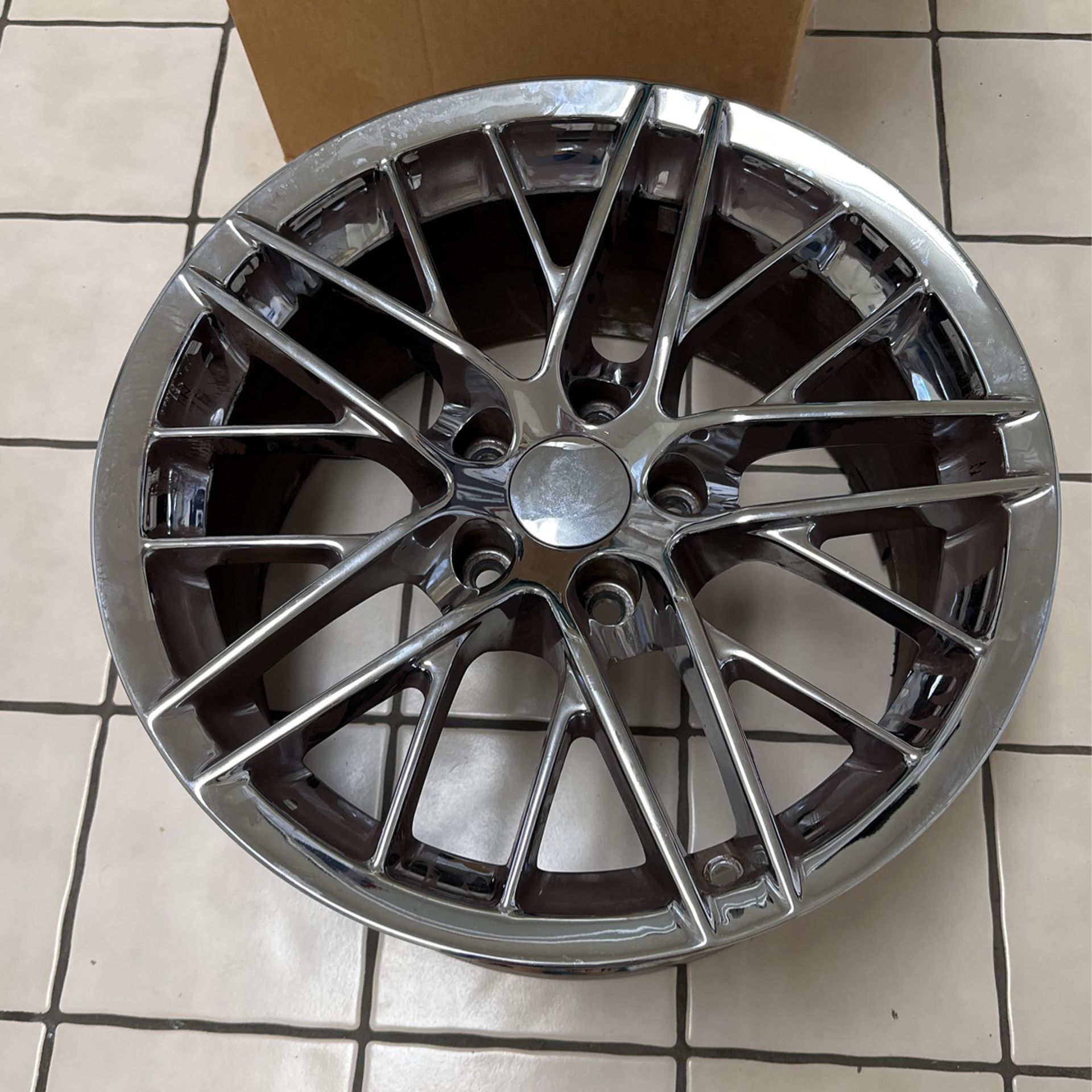 Chevy Corvette Wheel (FRONT) 18” Chrome 