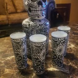 Black White Wine Set