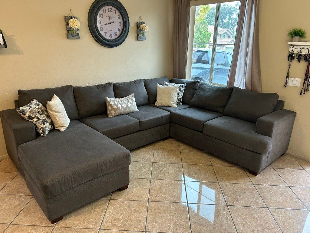 Large And Beautiful Dark Grey Sectional Couch From Living Spaces