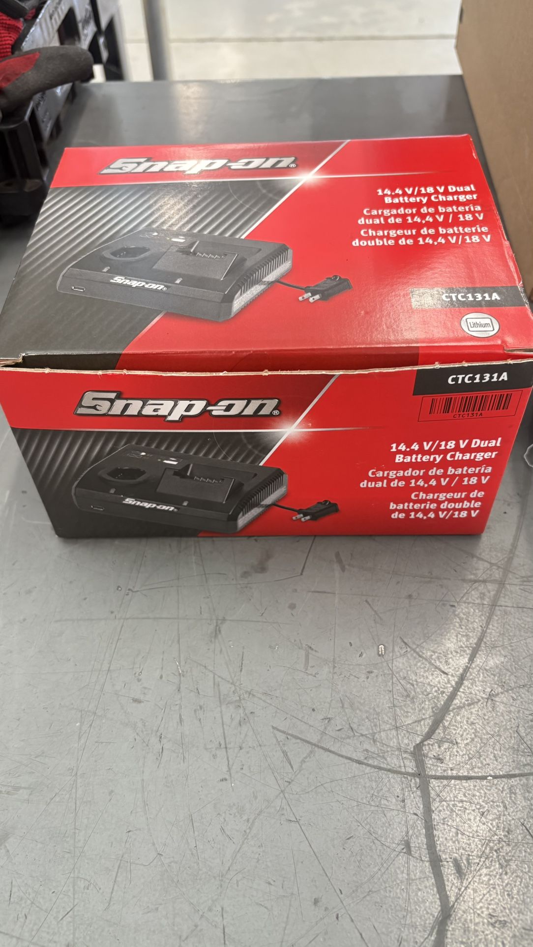 14.4 V / 18 volt Charger