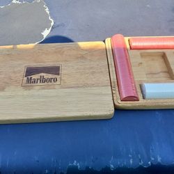 BRAND NEW SOLID OAK COLLECTOR'S ITEM MARLBORO POKER SET  -- 

EXTREMELY RARE

COLLECTOR PIECE

