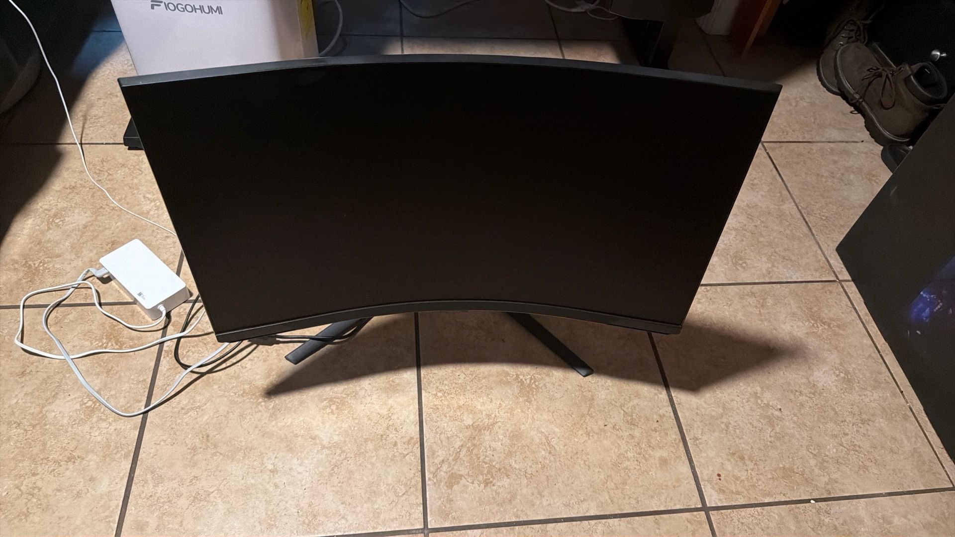 SAMSUNG 32 Inch 4K GAMING MONITOR (FREE SPEAKERS INCLUDED!)