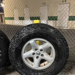 5 Rines de Jeep Con Llanta