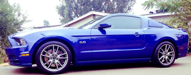 2013 ford mustang track pack rims. 19s