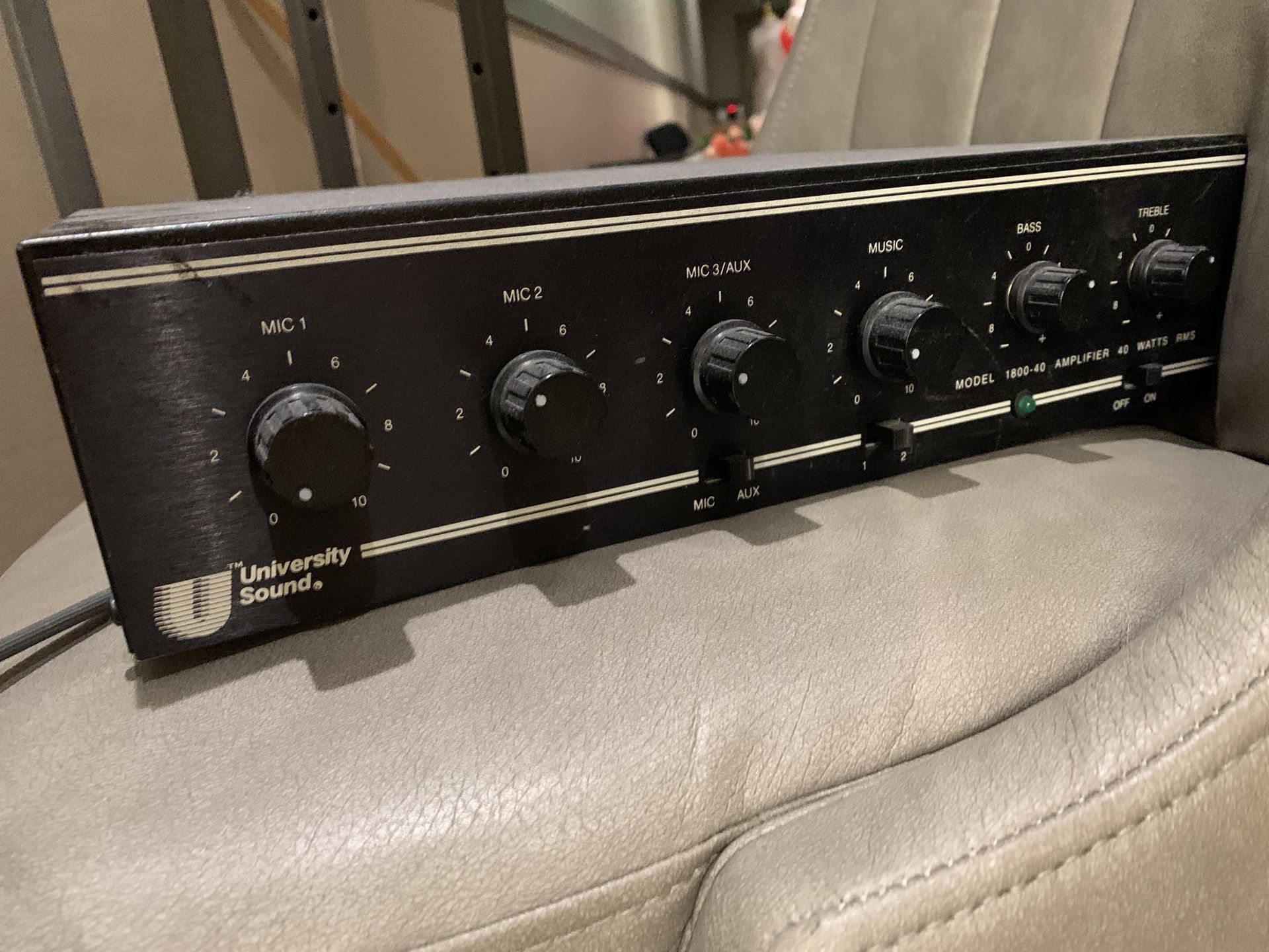 Vintage University Sound Amp