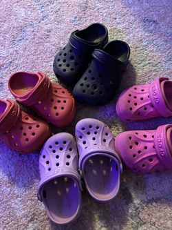 crocs toddler 10$ each