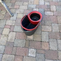I Cedar Mop Bucket. Works Well. No Mop Just The Bucket 