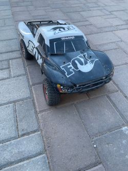 Traxxas slash rc car 1/10 2wd