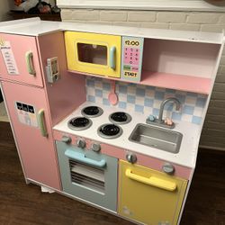 Kitchen Playset. Lightly Used. 