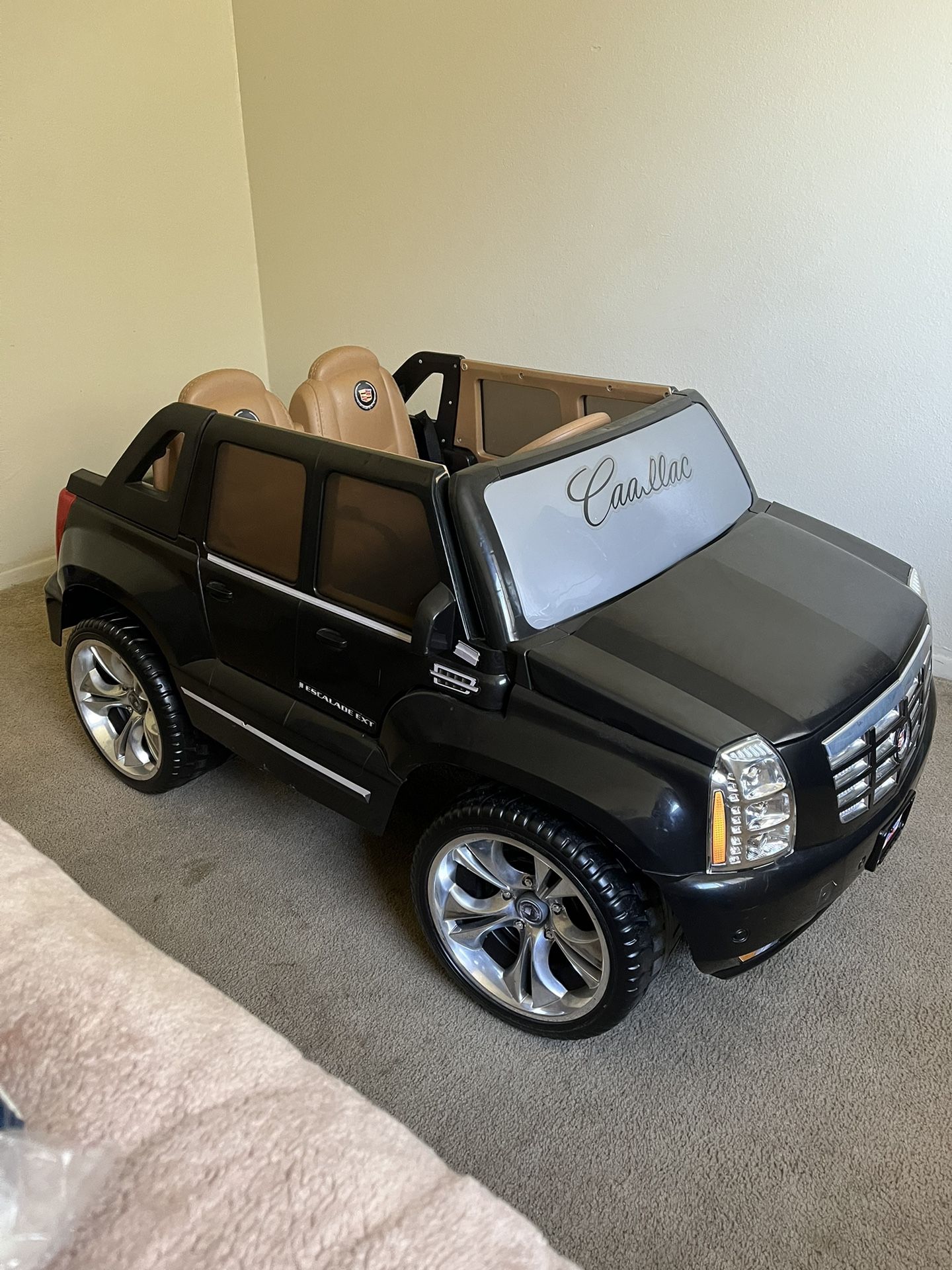 Power wheels Cadillac Escalade 12V Electric Ride