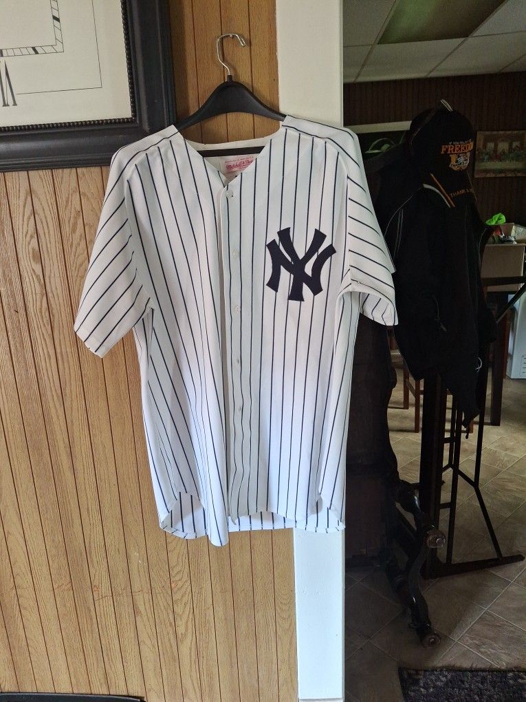 THURMAN MUNSON YANKEES JERSEY. Sz Large
