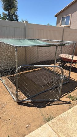 Outdoor Chain Link Dog Kennel with Shade Cover