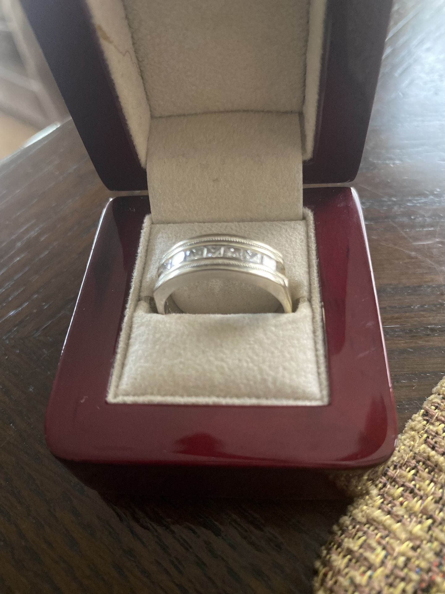 14K. White Gold &. Diamond. Ring