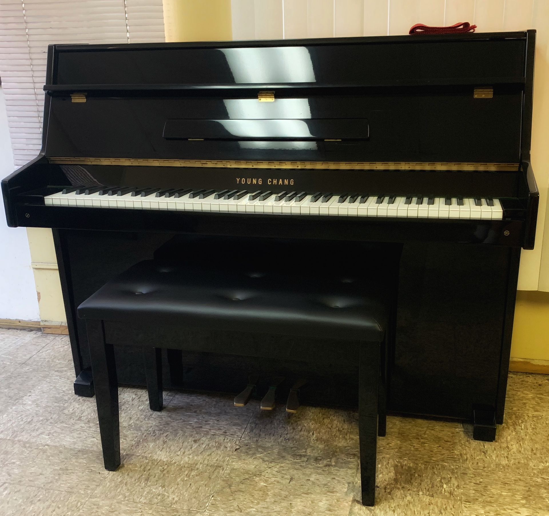 Wonderful Sound “Young Chang” Studio Piano / Free Delivery