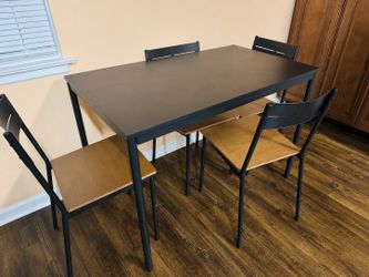 Dining table for sale