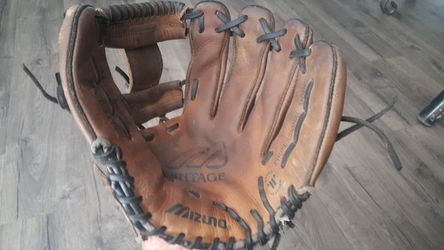 Mizuno MVT 11.75 Leather Glove. I web 3b/infielders glove