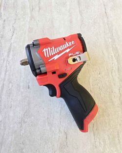Milwaukee 12V FUEL 3/8in Stubby Impact Wrench