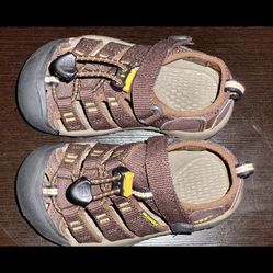 Keen kids hiking sandal shoes, newport brown, washable, size 8. Good Condition