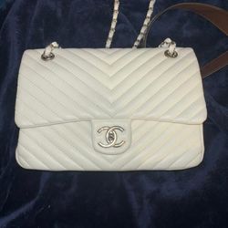 22C Neutral Chevron Calfskin Small Classic Flap