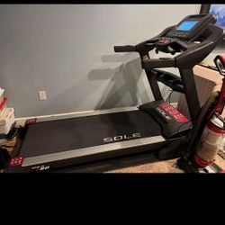 SOLE F80 TREADMILL ( LIKE NEW & DELIVERY AVAILABLE TODAY)