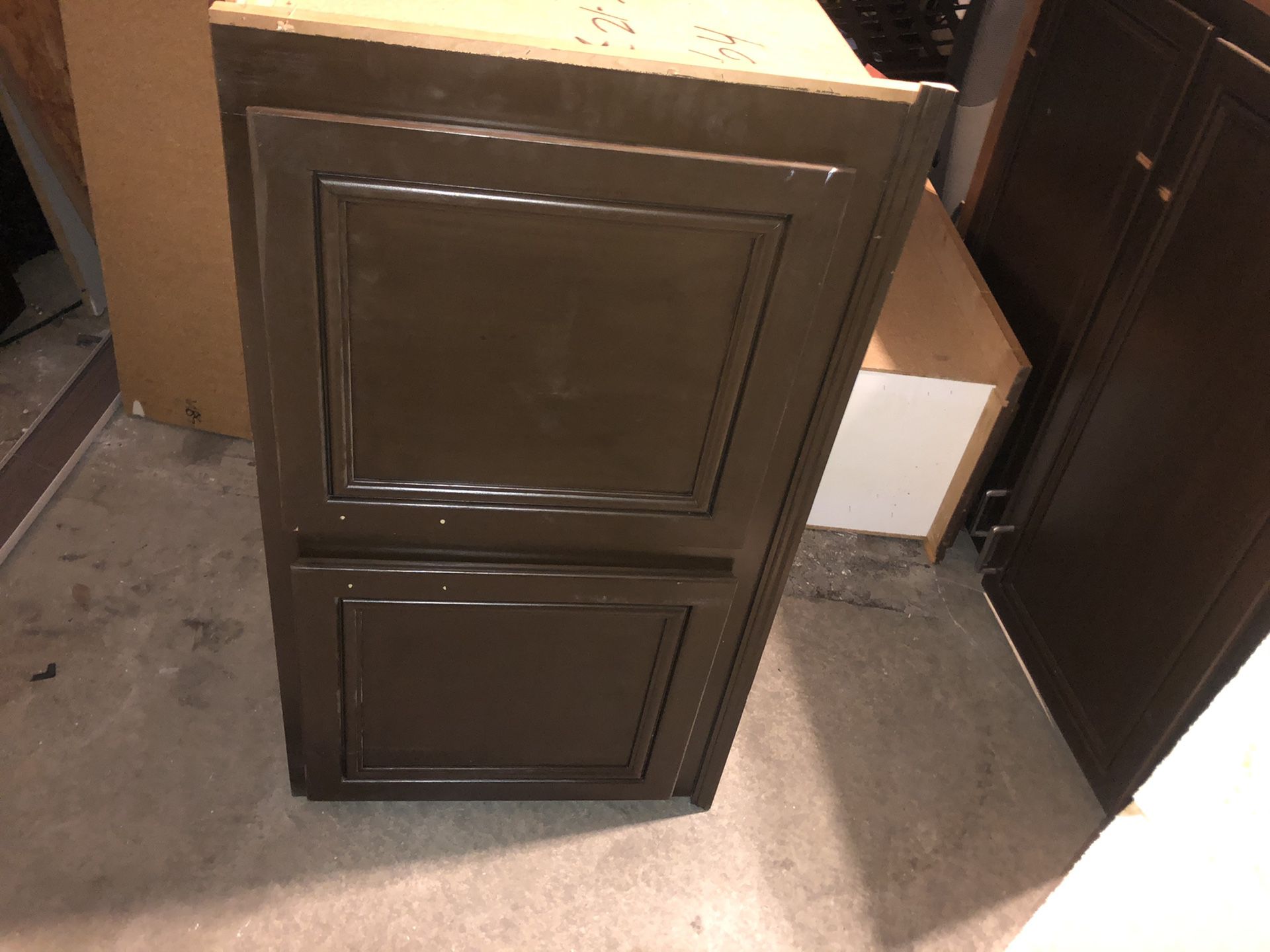 Kitchen cabinet like new 22x39 $63