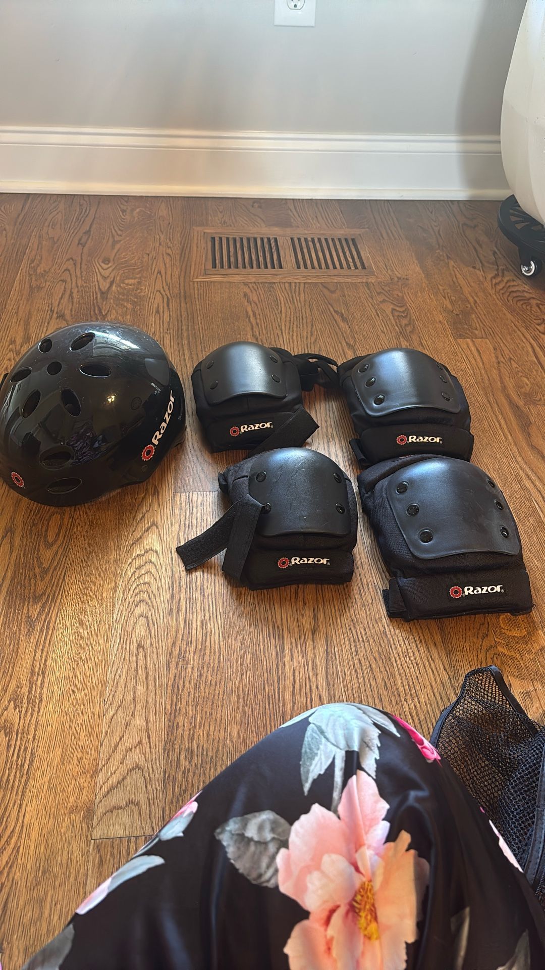 Razor Helmet + Knee Pads + Elbow Pads For Youth Age 8+