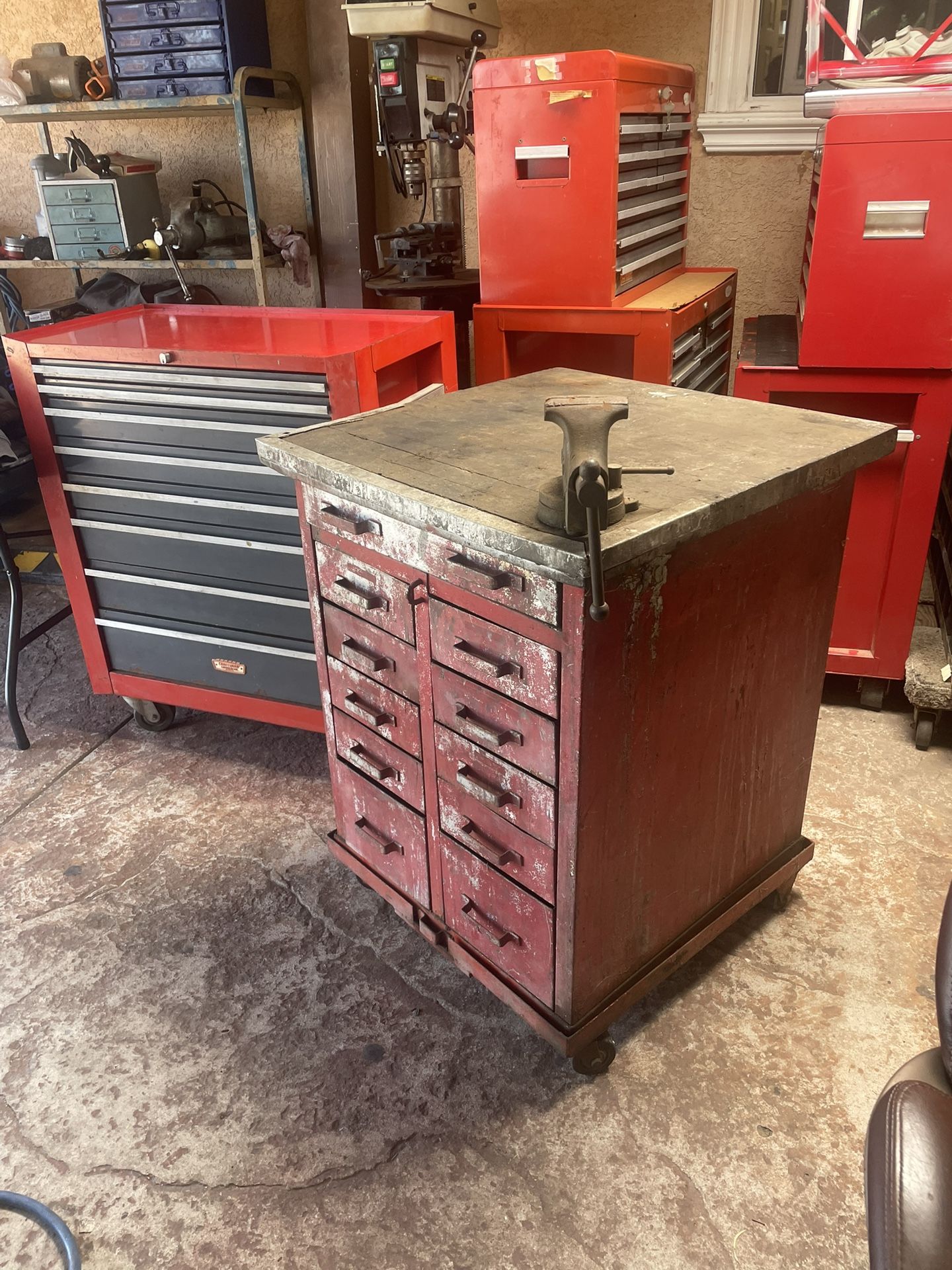 MILITARY TOOL BOX / Vise
