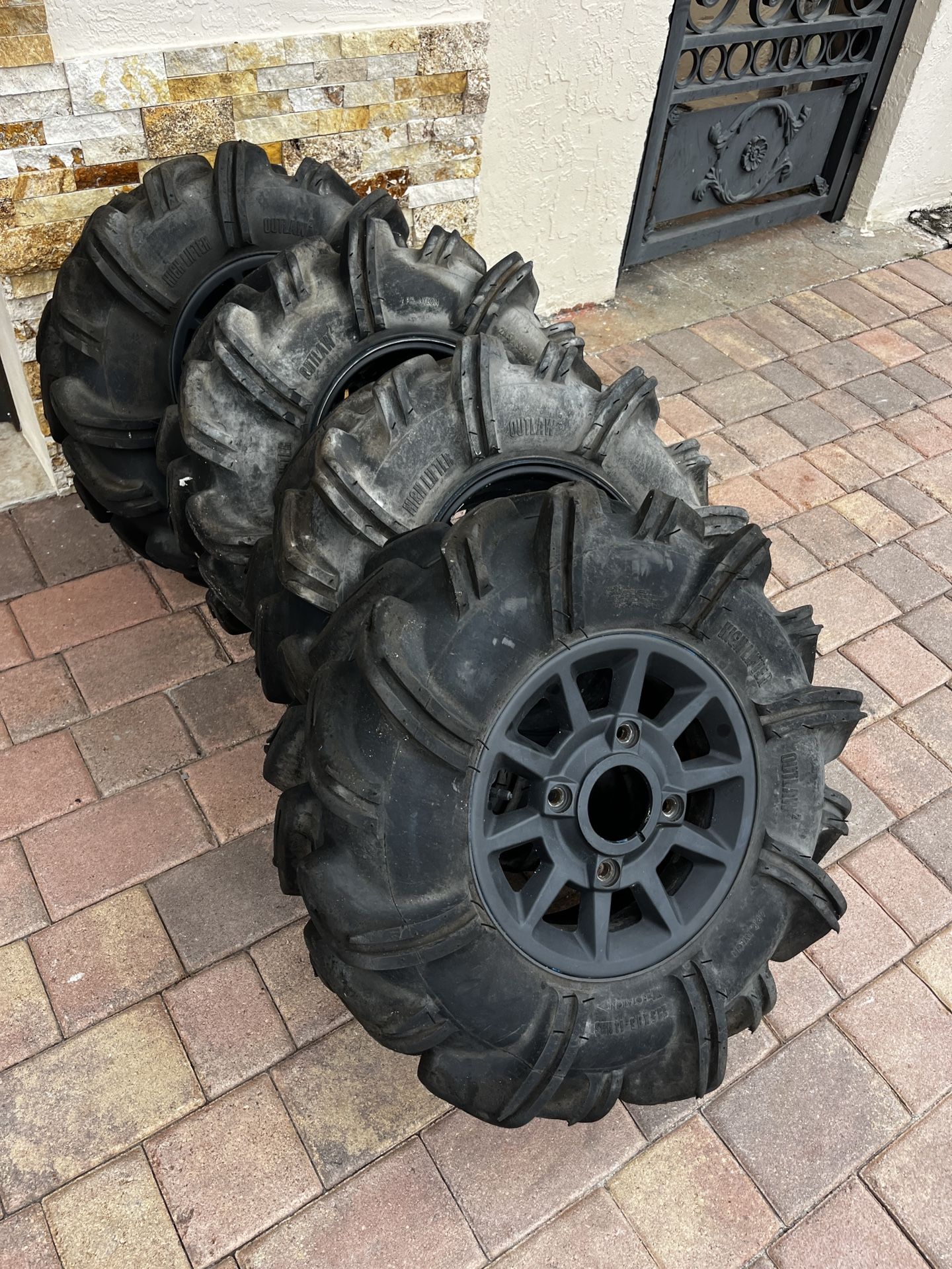 Polaris High Lifter Outlaws 2 Wheels