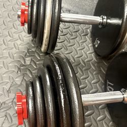 Set of Cast Iron Adjestables Dumbbells With Weight Plates: 10s, 7.5s, 5s, 2.5s and 1.25 pounders. Brute W: 115