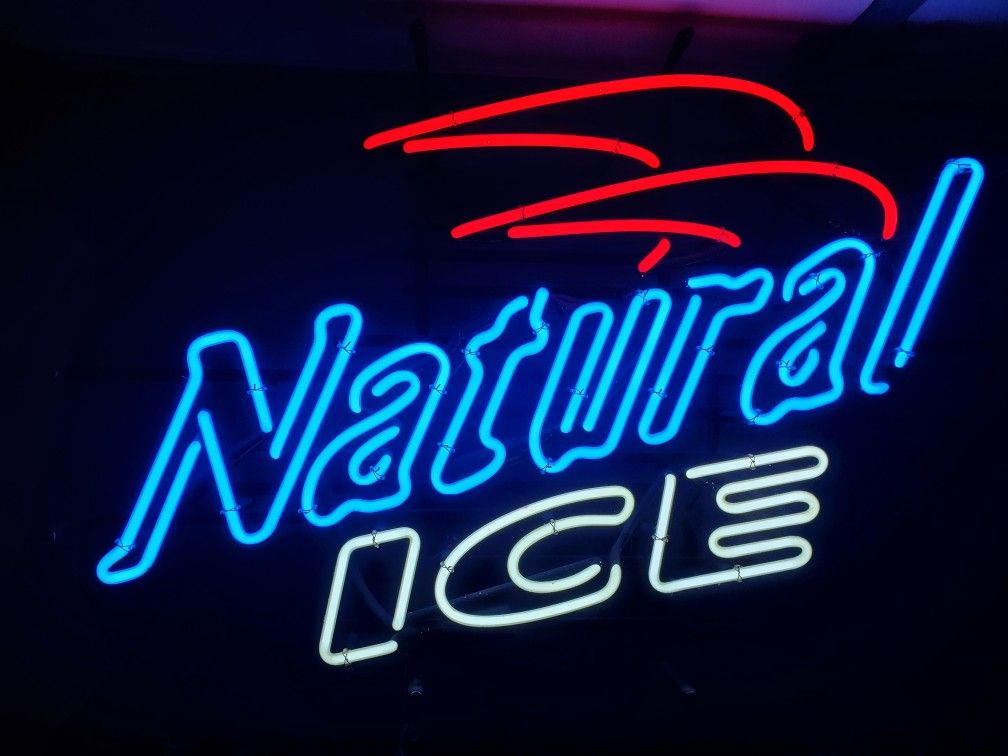 BEER GLASS TUBE NEON LIGHT..PRETTY BIG SIZE..COMES WITH DIMMER..PRETTY BRIGHT TEST IT BEFORE YOU BUY IT...