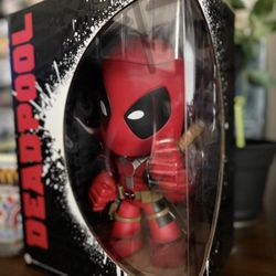 DEADPOOL Super Deluxe Vinyl Collectible