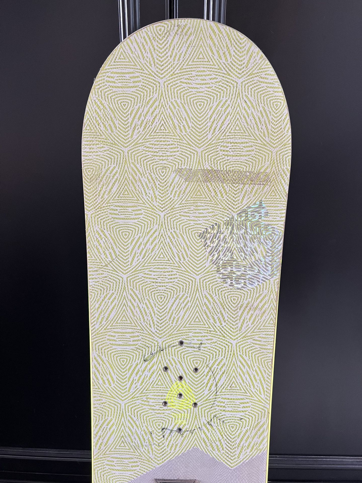 156 Burton Dominant Board Snowboard Green Neon Lime Yellow for
