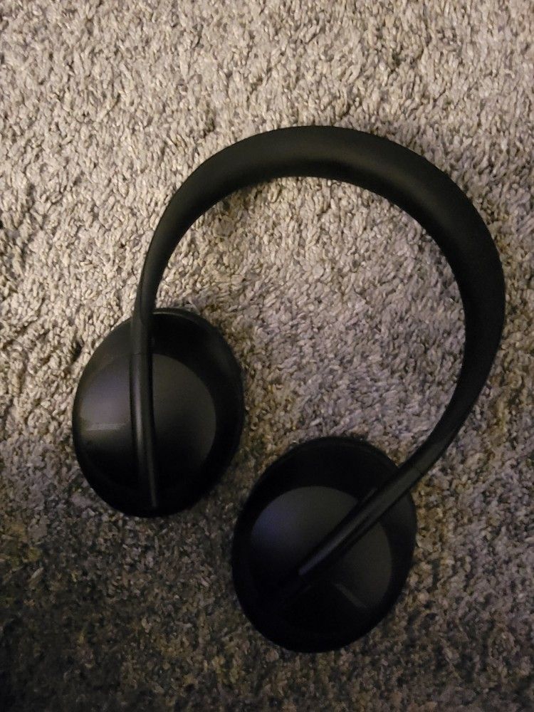 Bose 700 Noise Canceling Heaphones