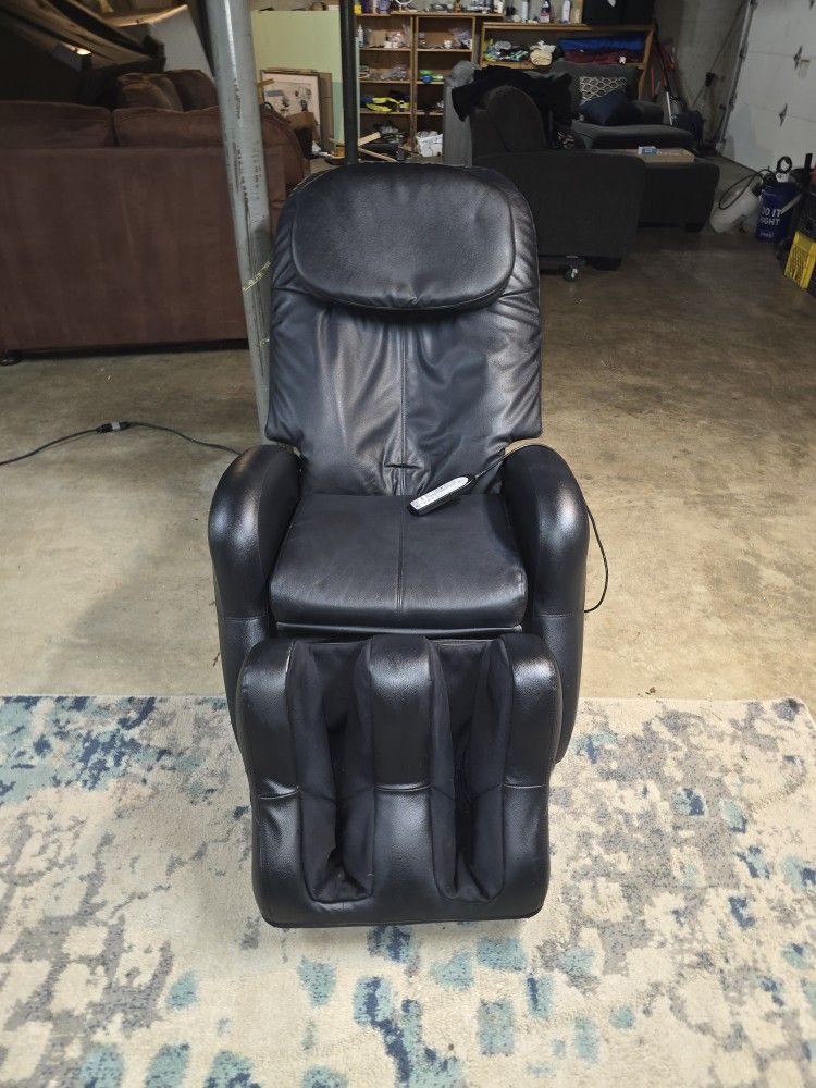 Human Touch iJoy-320 Robotic Full body and Foot Massage Chair 