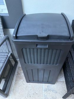 Outdoor garbage bin