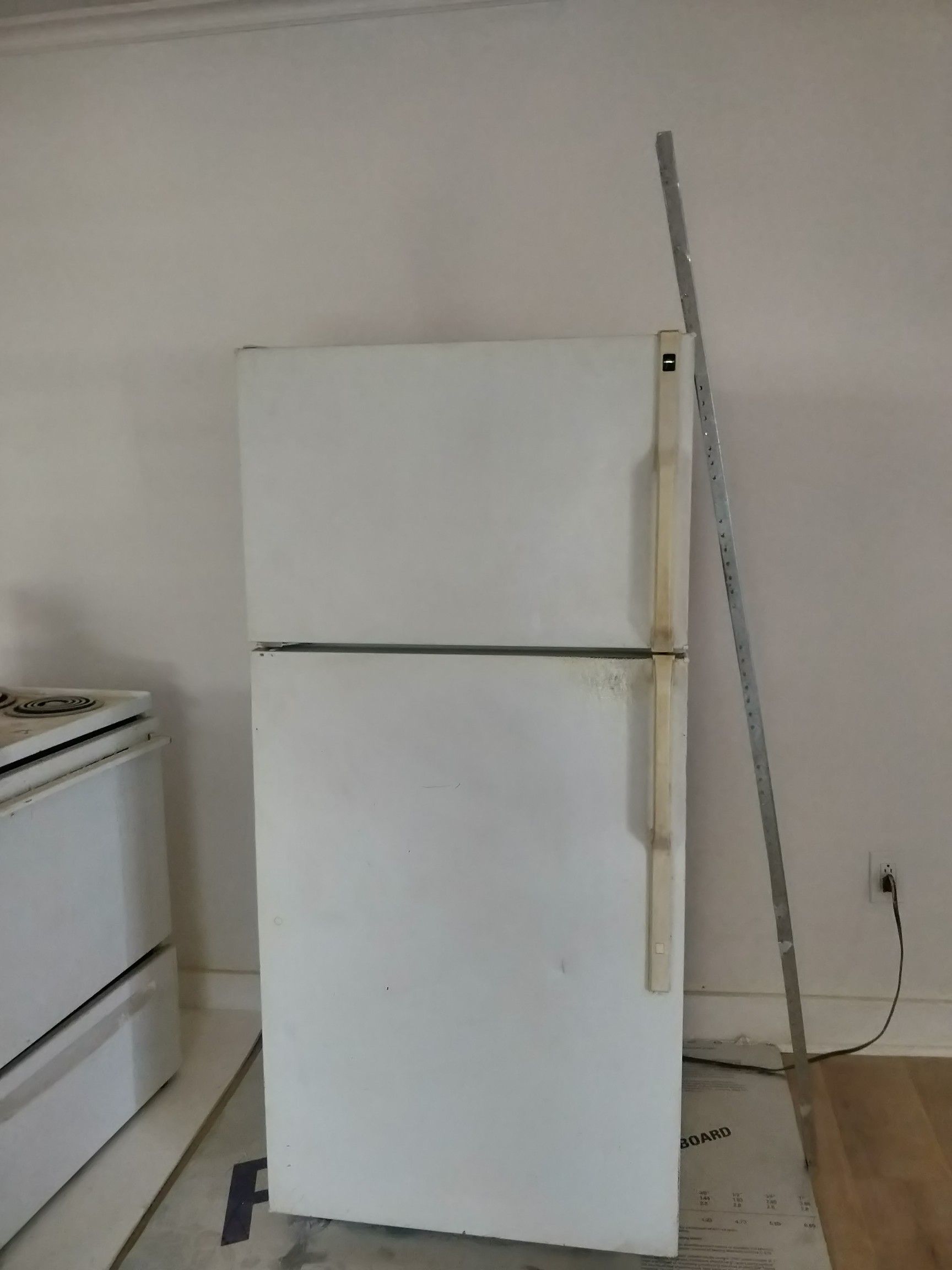 Kenmore Apartment Size Refrigerator/ Fridge