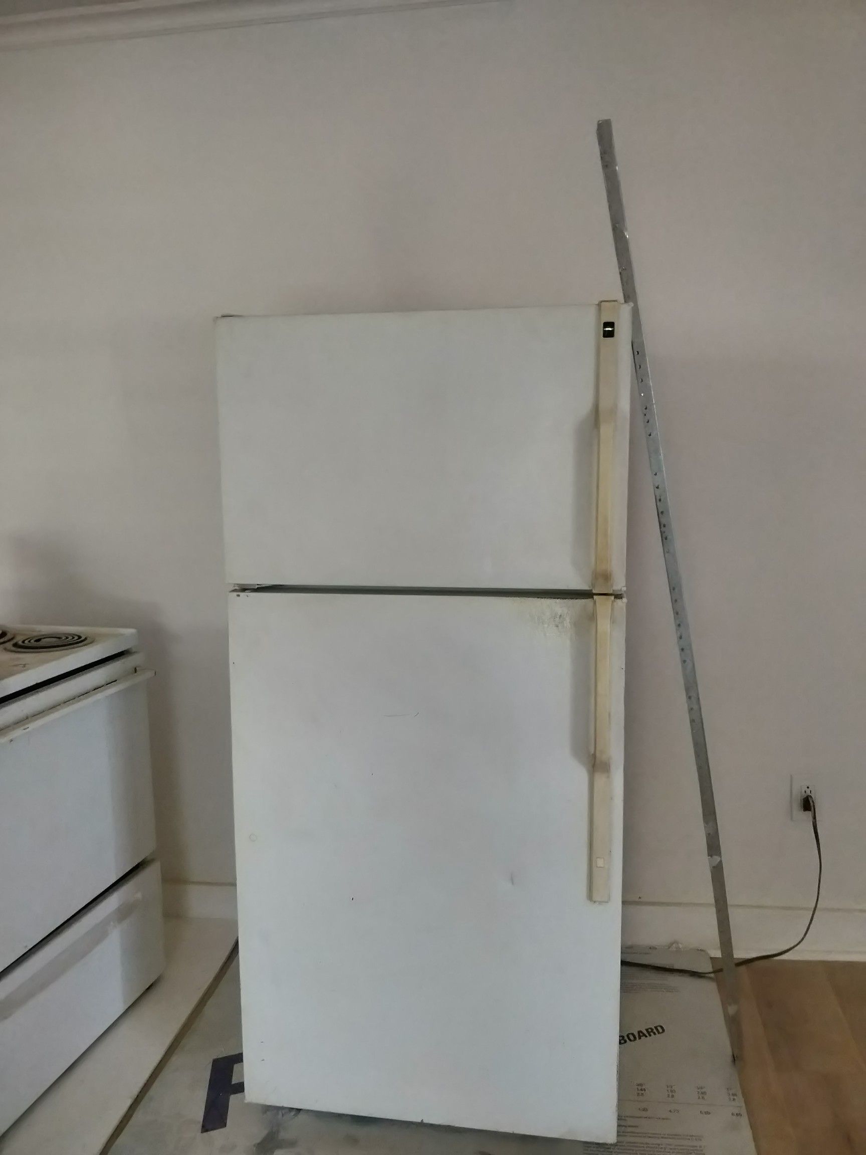 Kenmore Apartment Size Refrigerator/ Fridge for Sale in Los Angeles, CA