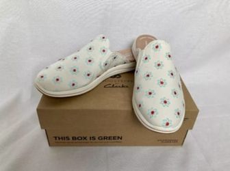Clarks Womens Size 9.5 Cloudstepper Breeze Shore Beige Casual Slip-On Mules Shoes