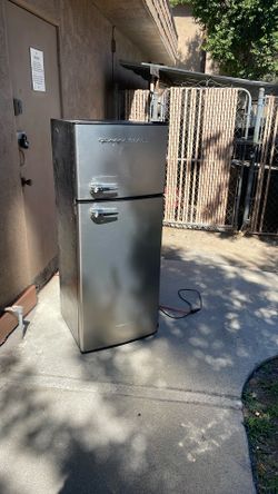 7.5 Ft.³ Frigidaire Refrigerator