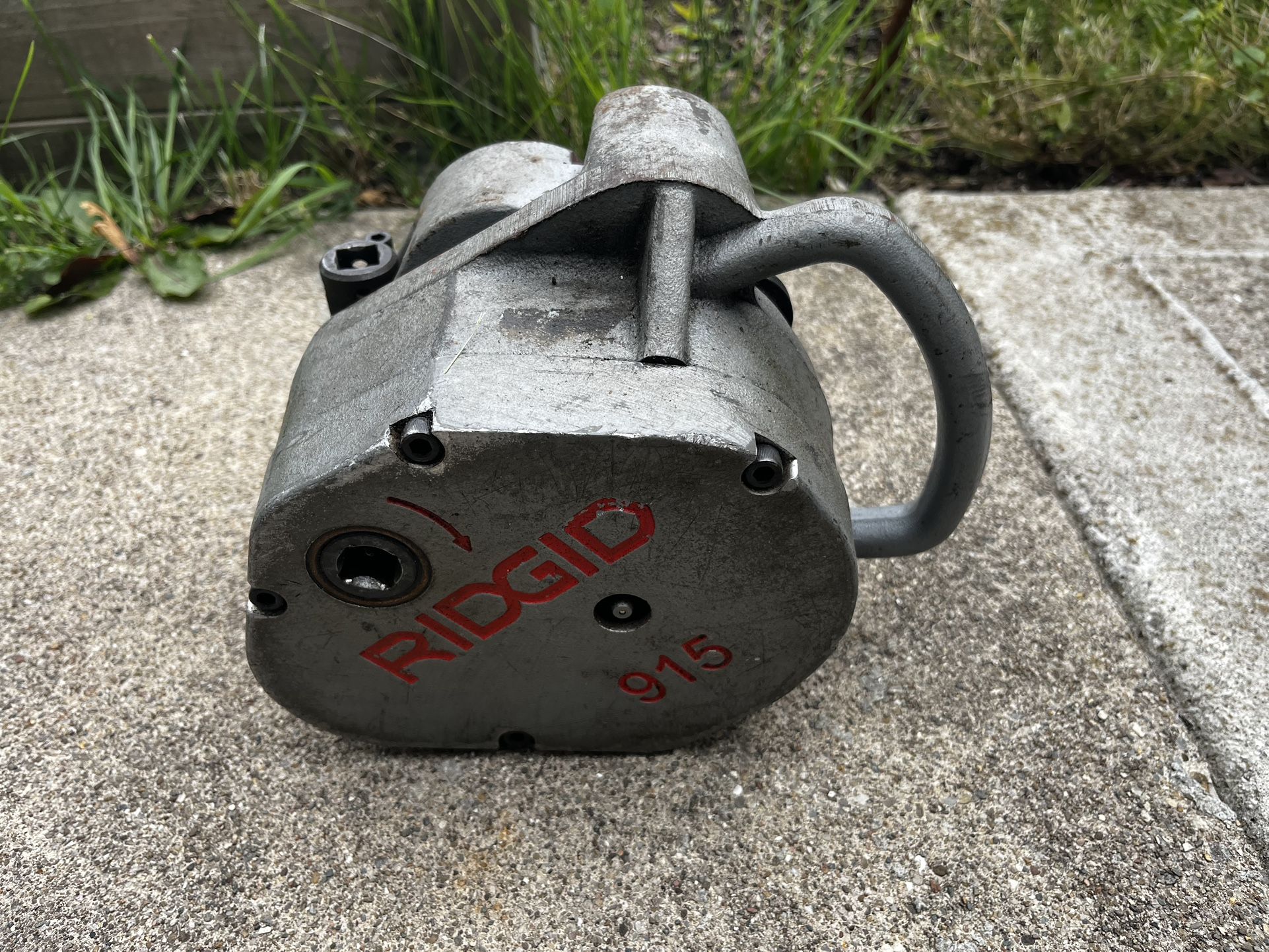 Ridgid 88232 915 23 lbs Lightweight Manual Roll Groover with Cast-In Handle